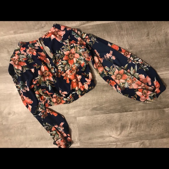 Open Long Sleeve Crop Top - Picture 3 of 3